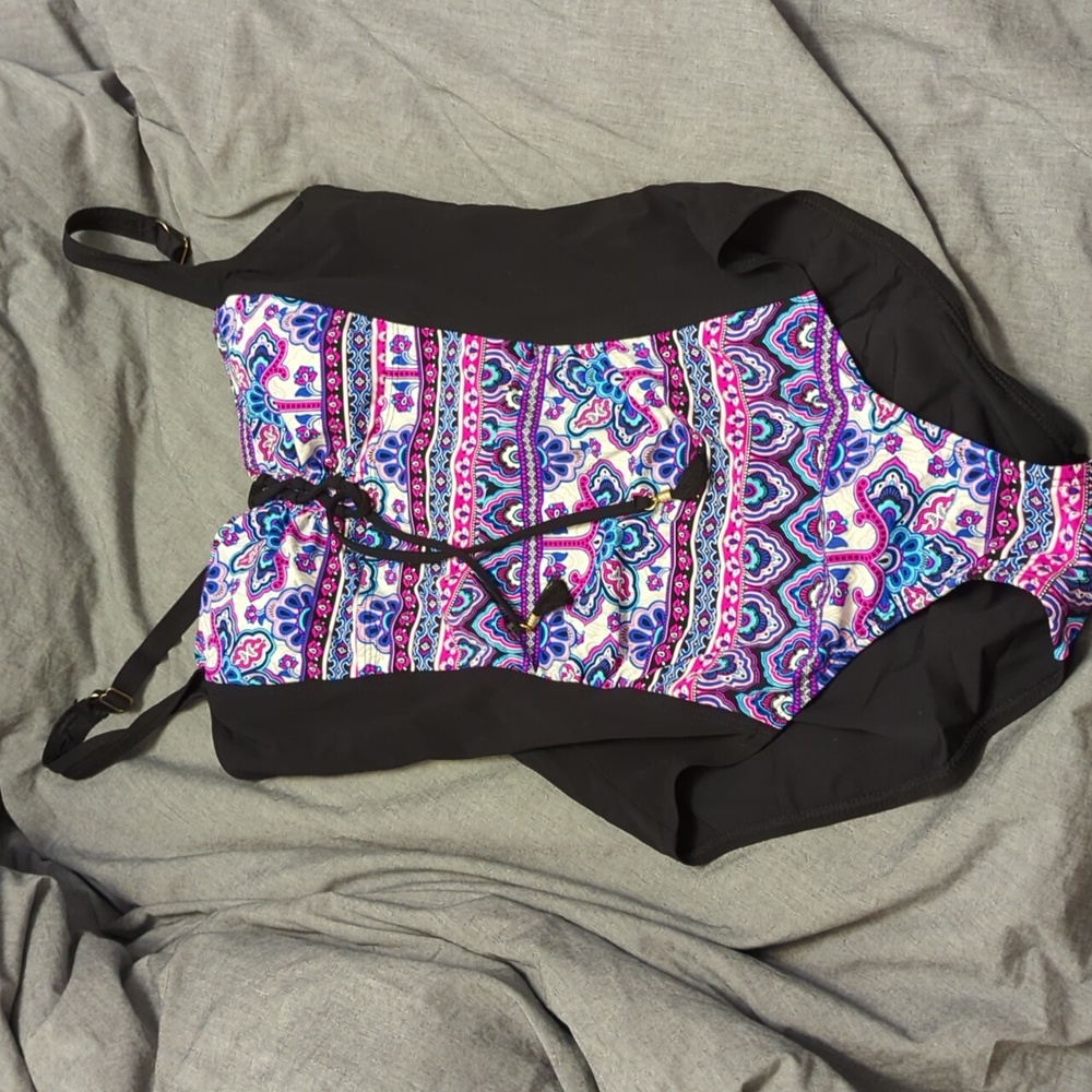 One-piece bathing suit